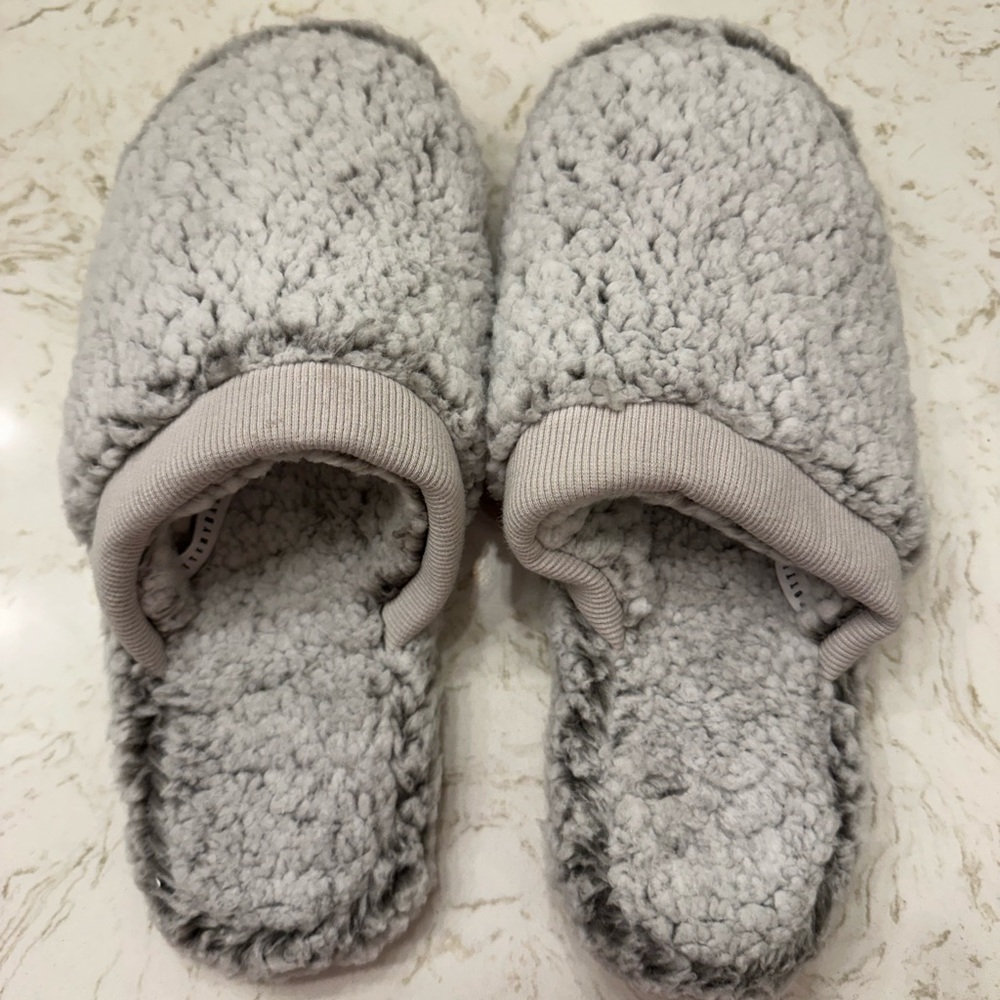 NWOT Pottery Barn Teddy Bear Slippers - Large - Picture 5 of 5